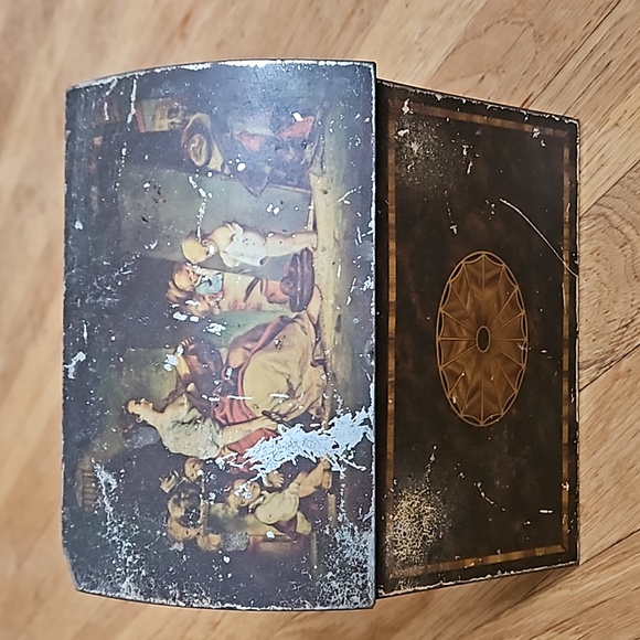 Vintage British biscuit tin William Crawford and Sons